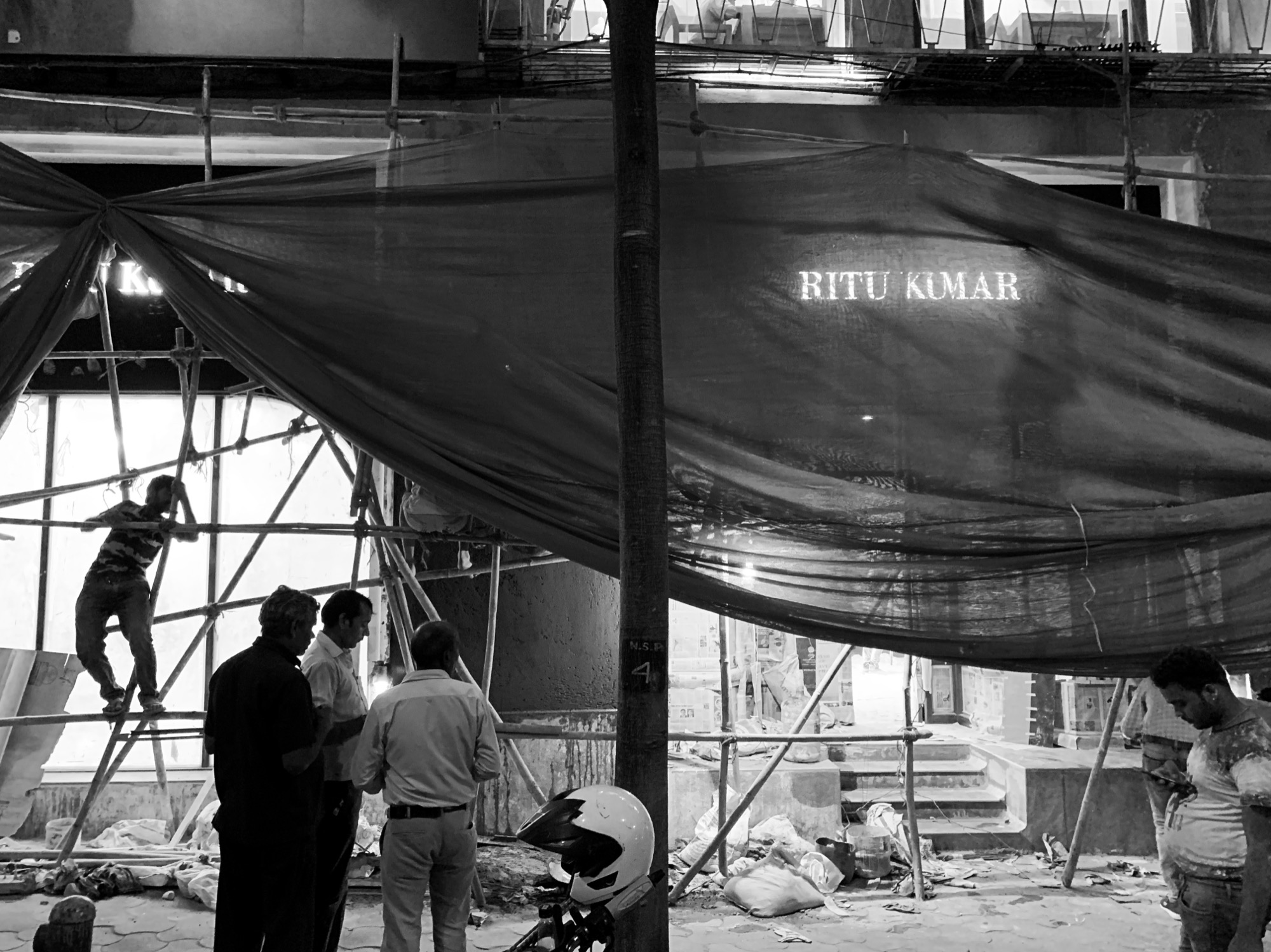 Ritu Kumar Store, Kemps corner — Retail · Restoration + Retrofitting by Studio Pomegranate