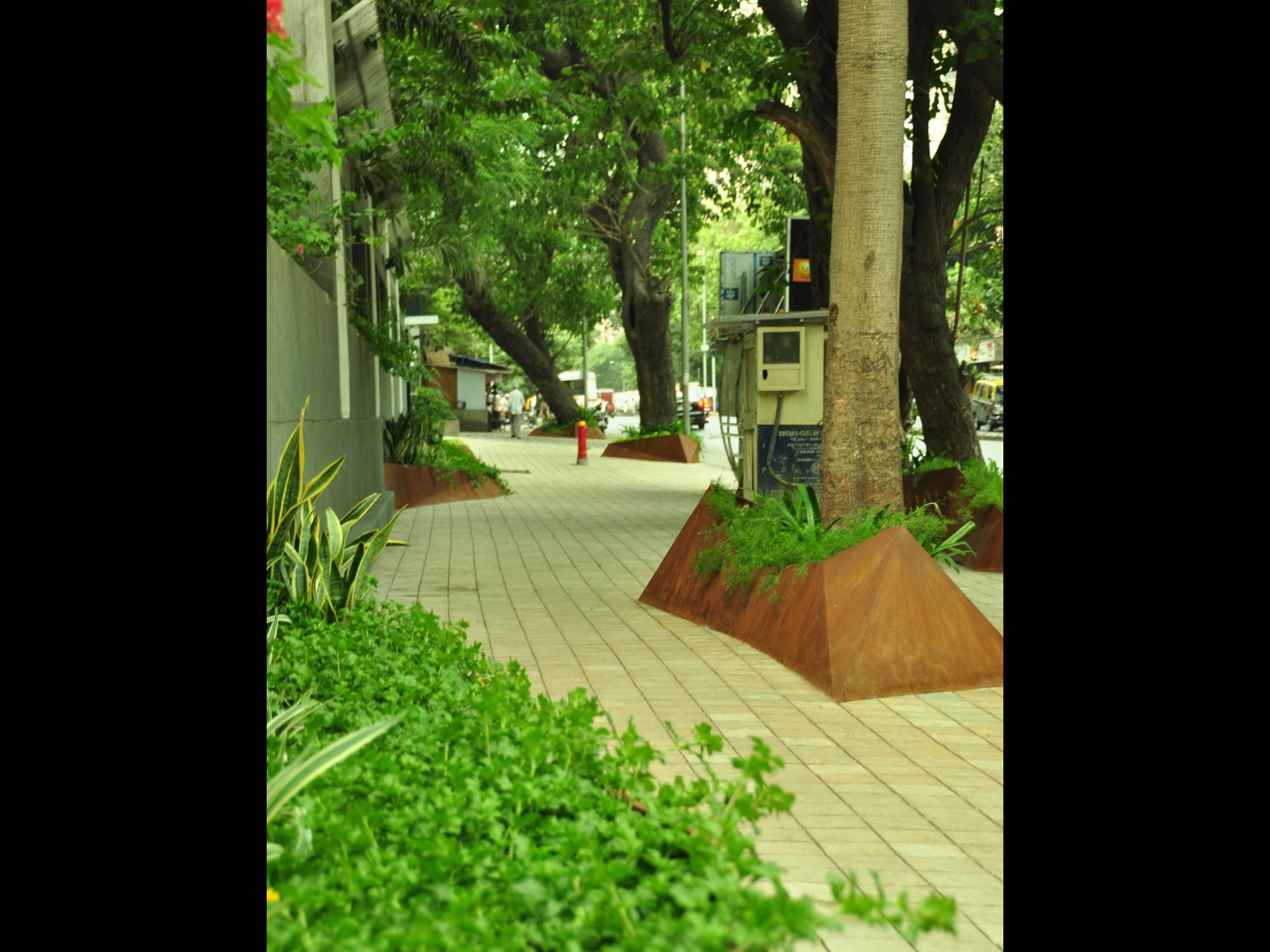 Walking spaces in Dadar — Urban Design by Studio Pomegranate
