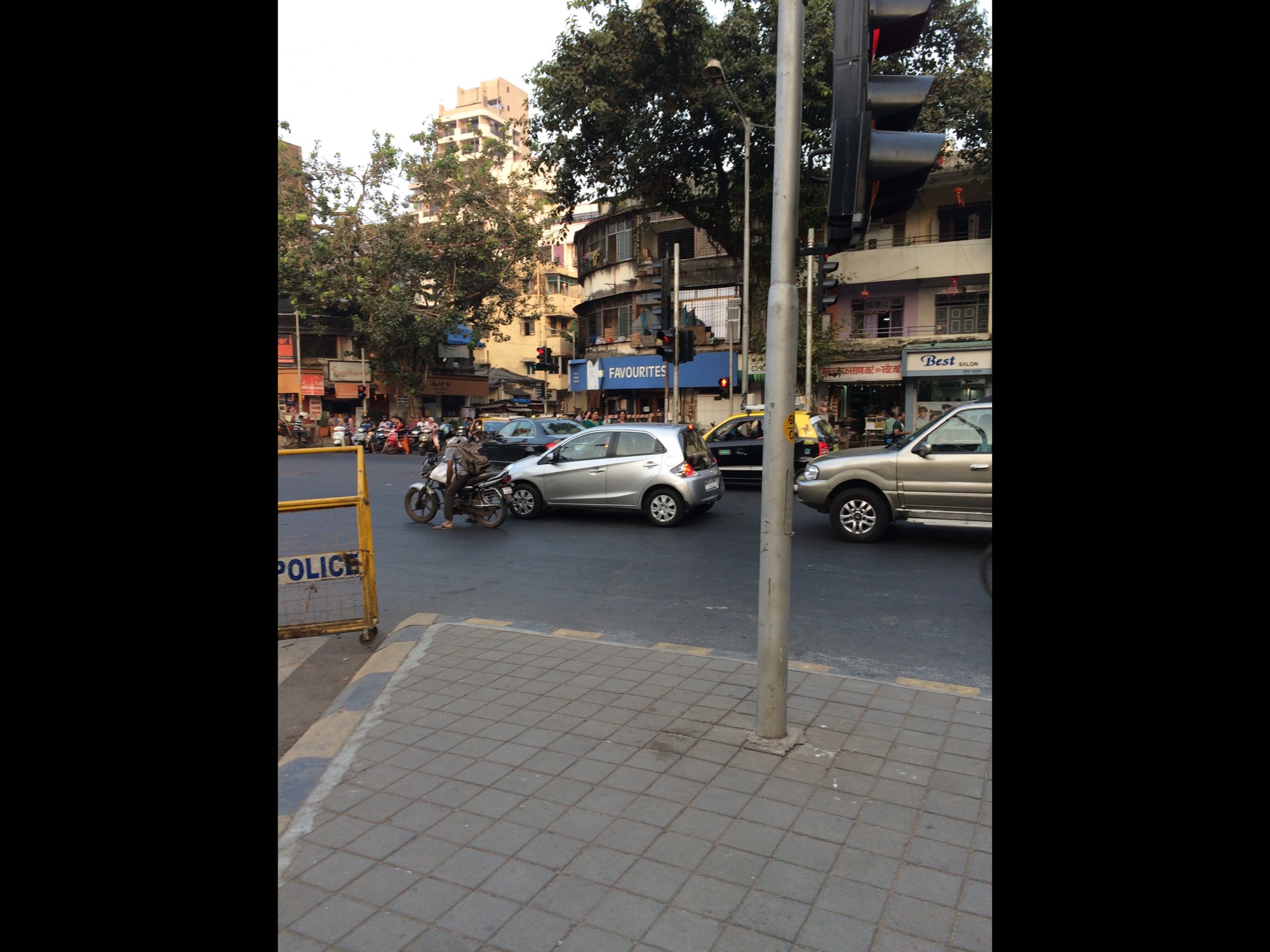 Walking spaces in Dadar — Urban Design by Studio Pomegranate