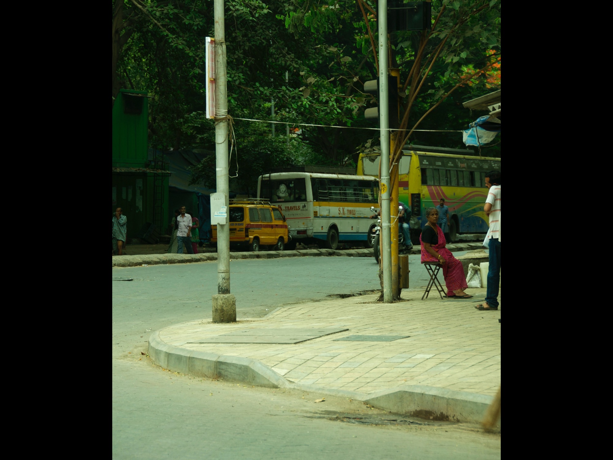Walking spaces in Dadar — Urban Design by Studio Pomegranate