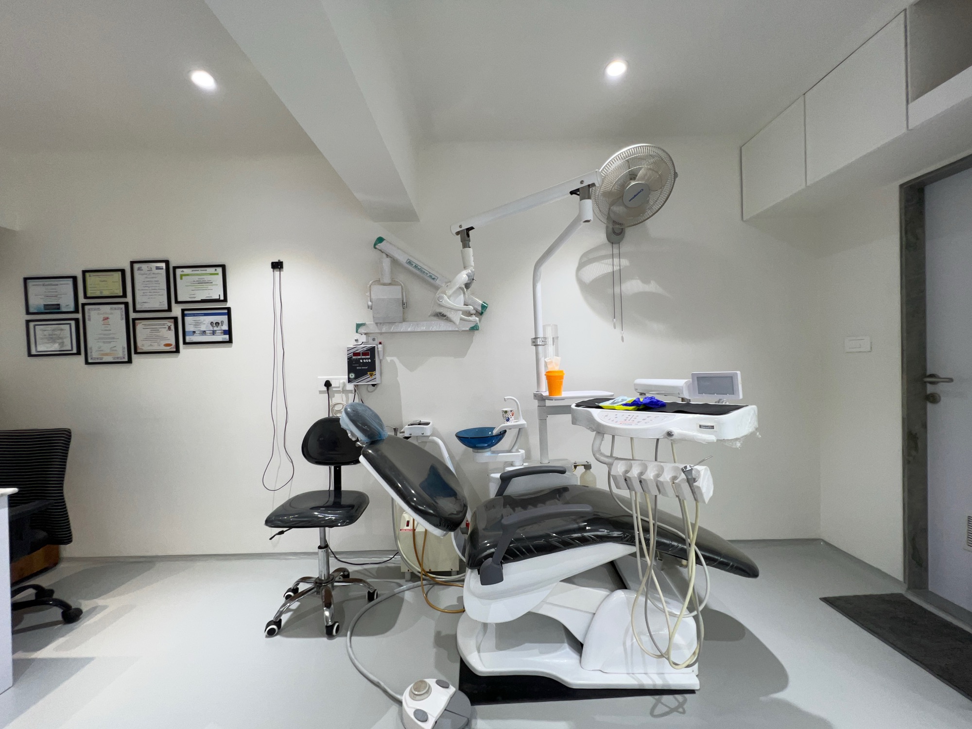 Dental House — Work spaces by Studio Pomegranate