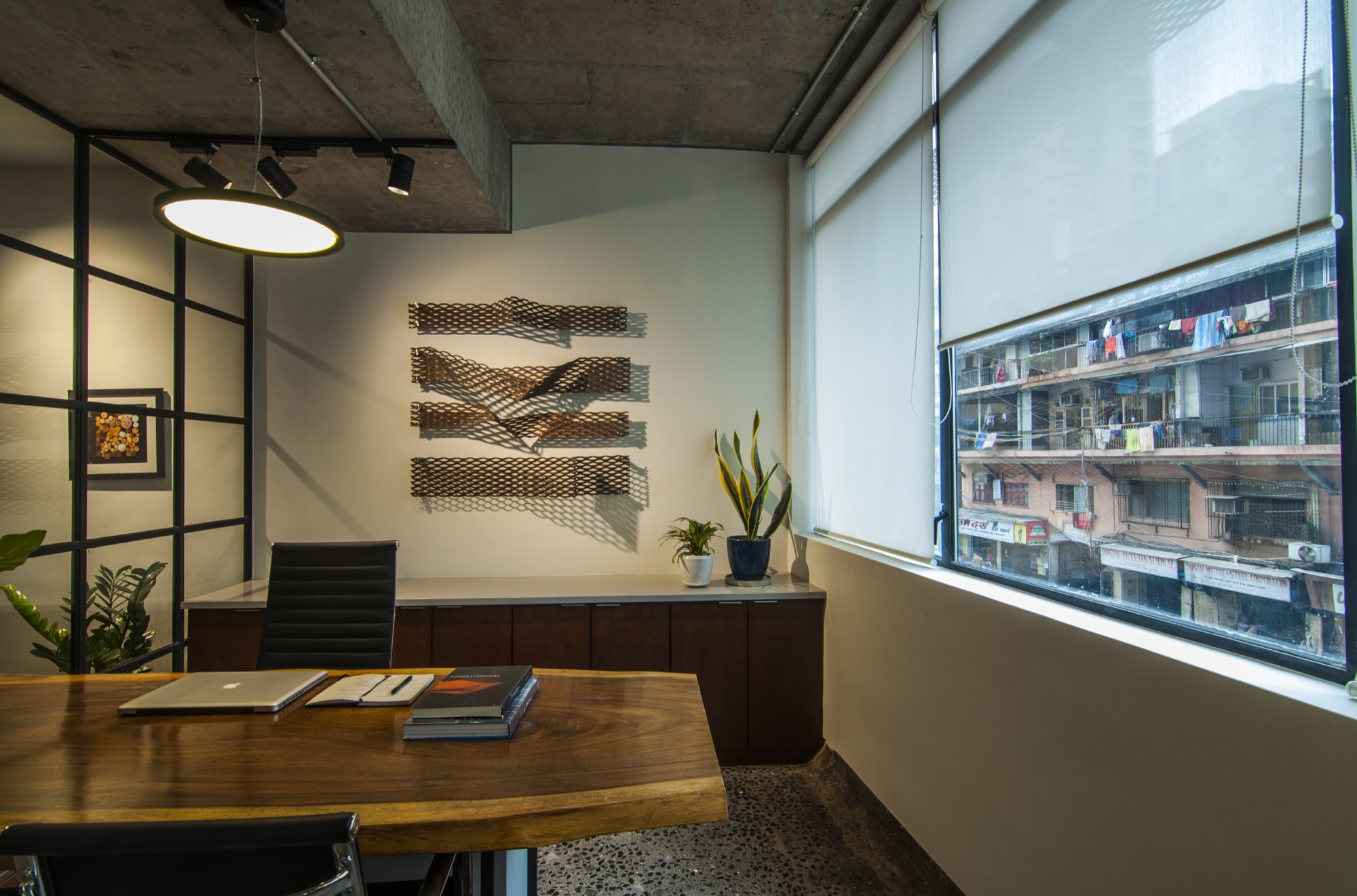 Steel Trader's Office — Work spaces by Studio Pomegranate