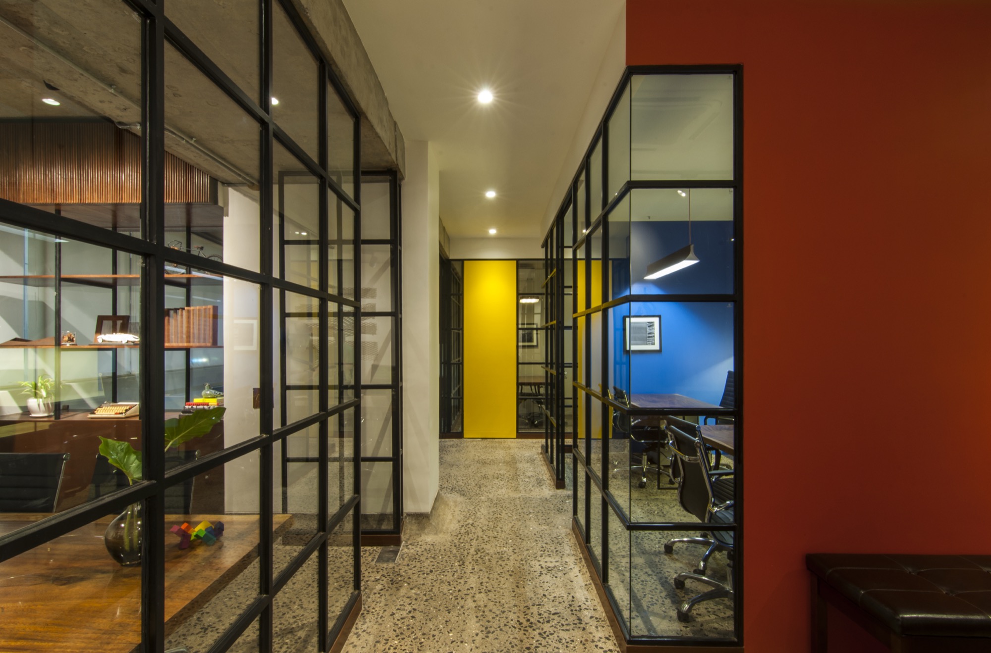Steel Trader's Office — Work spaces by Studio Pomegranate