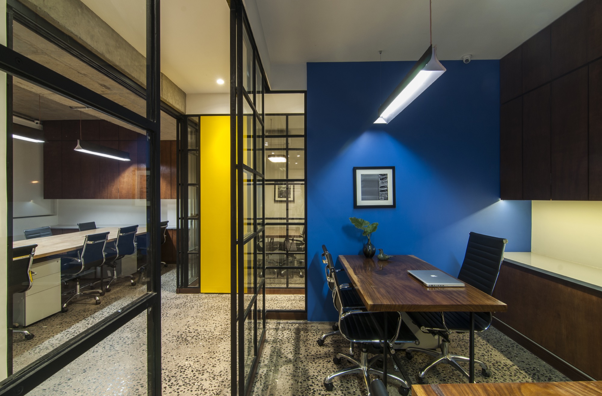 Steel Trader's Office — Work spaces by Studio Pomegranate
