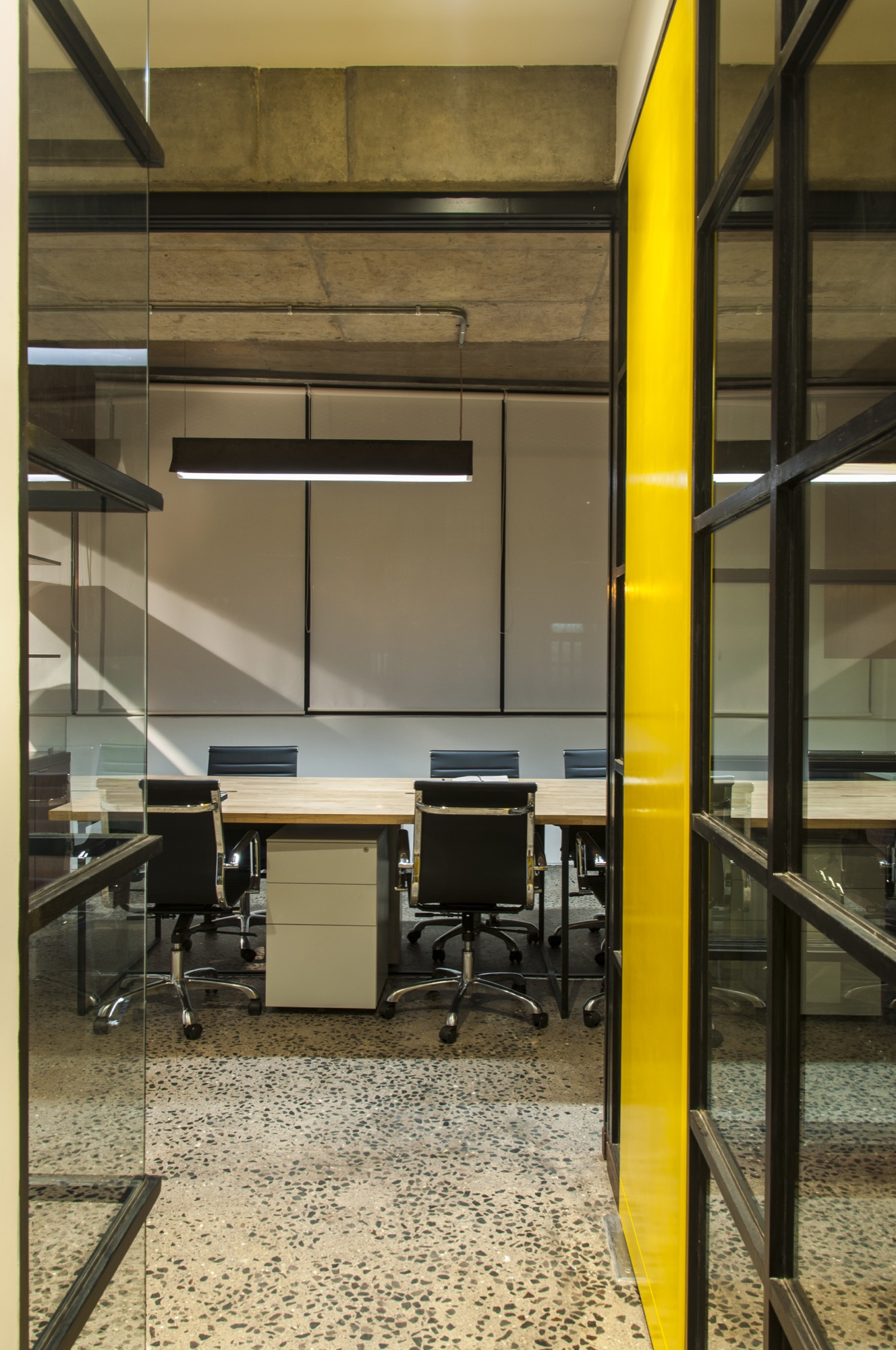 Steel Trader's Office — Work spaces by Studio Pomegranate