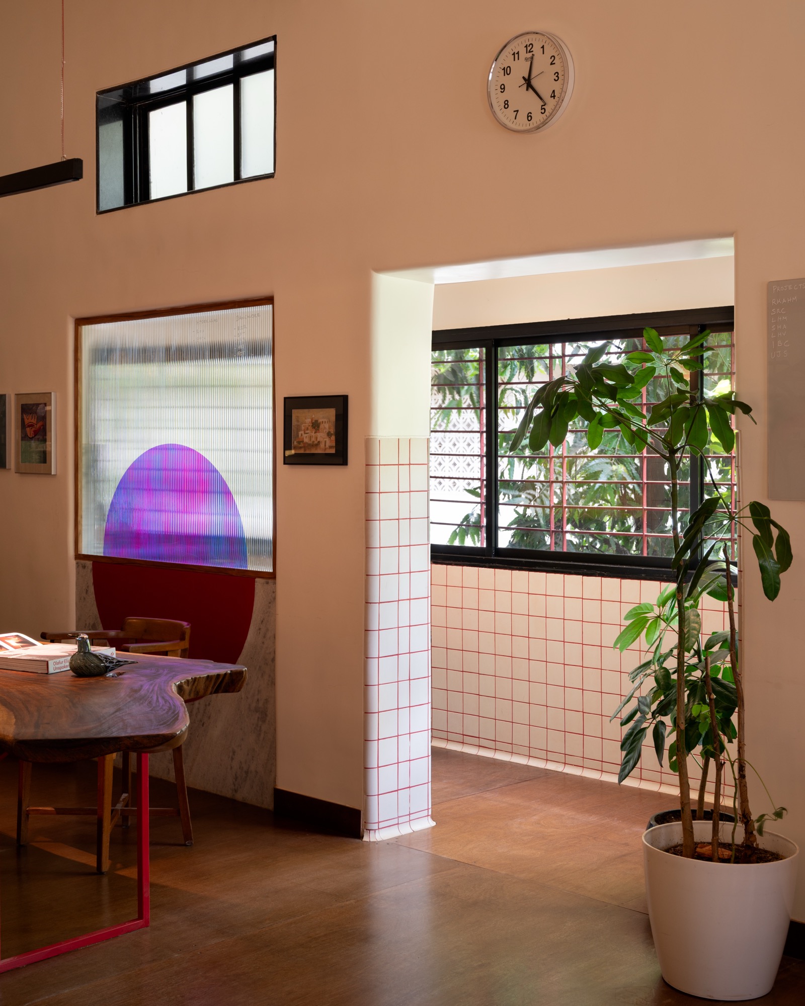 Studio Pomegranate, Mumbai — Work spaces by Studio Pomegranate