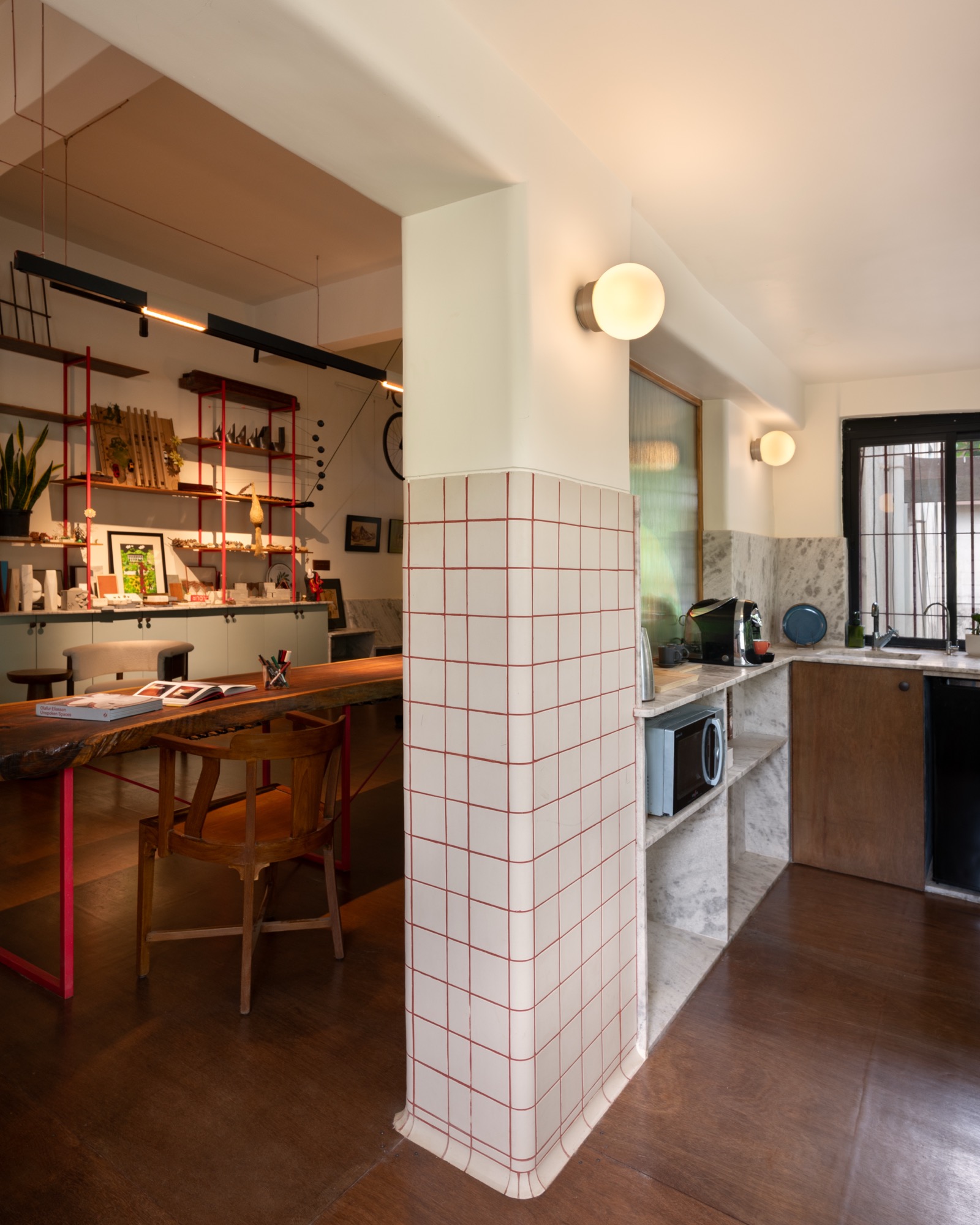 Studio Pomegranate, Mumbai — Work spaces by Studio Pomegranate