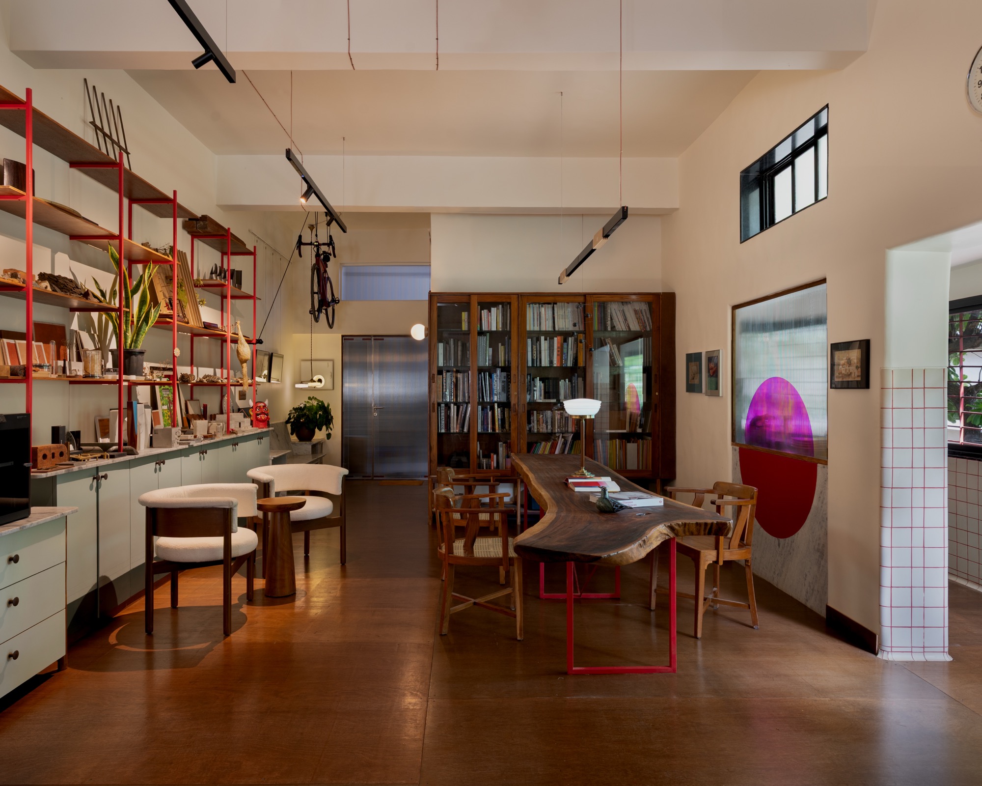 Studio Pomegranate, Mumbai — Work spaces by Studio Pomegranate