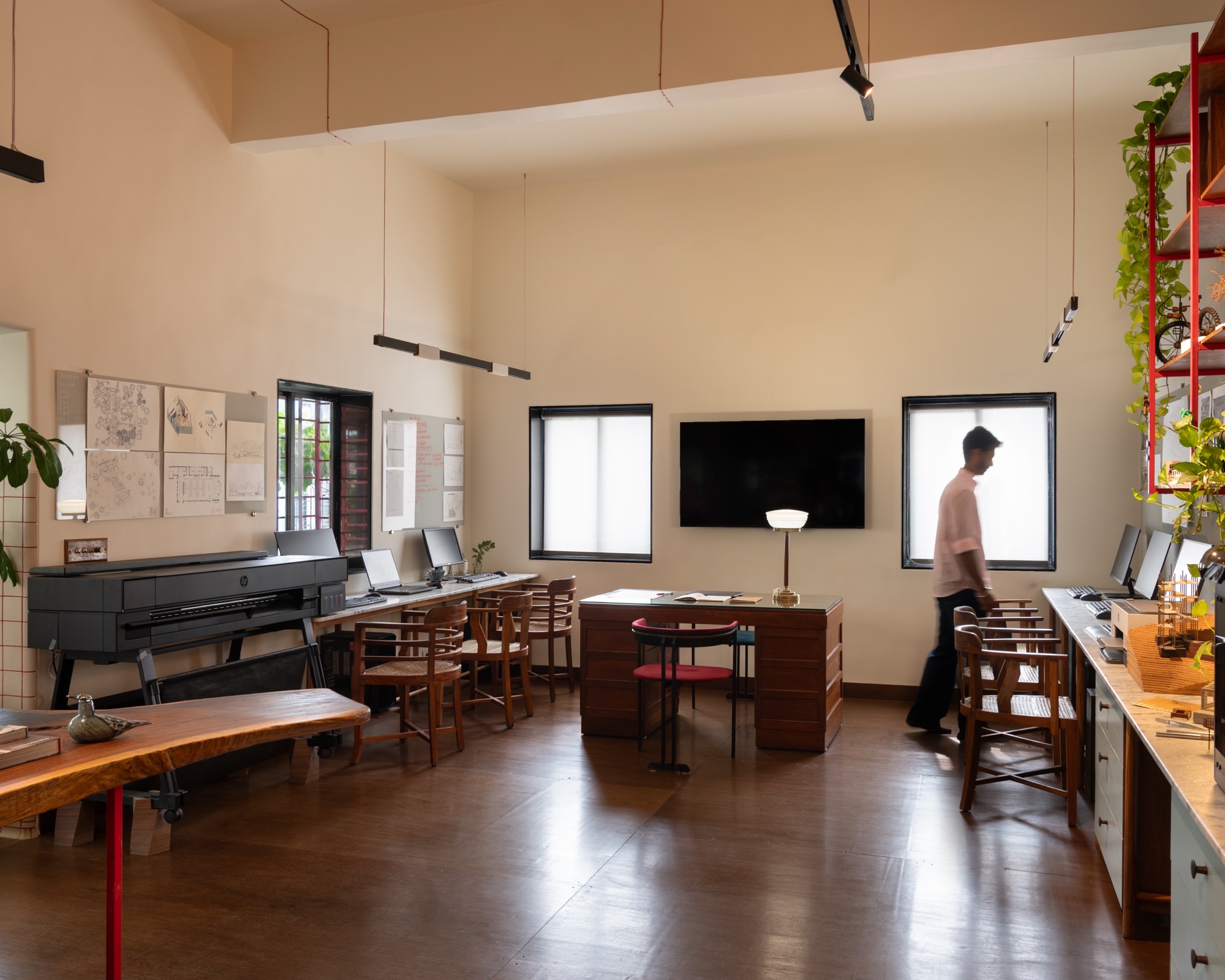 Studio Pomegranate, Mumbai — Work spaces by Studio Pomegranate