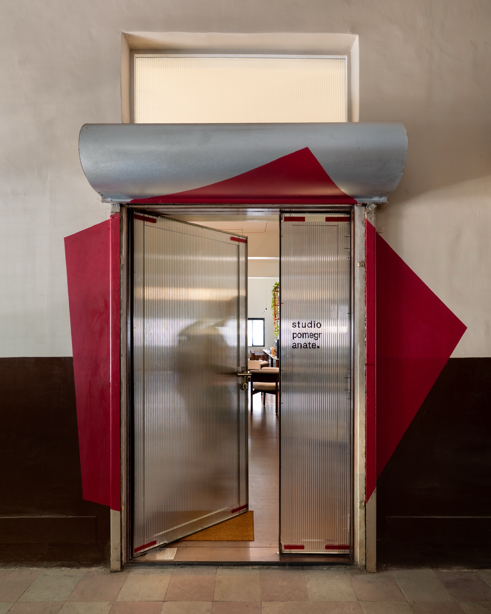 Studio Pomegranate, Mumbai — Work spaces by Studio Pomegranate