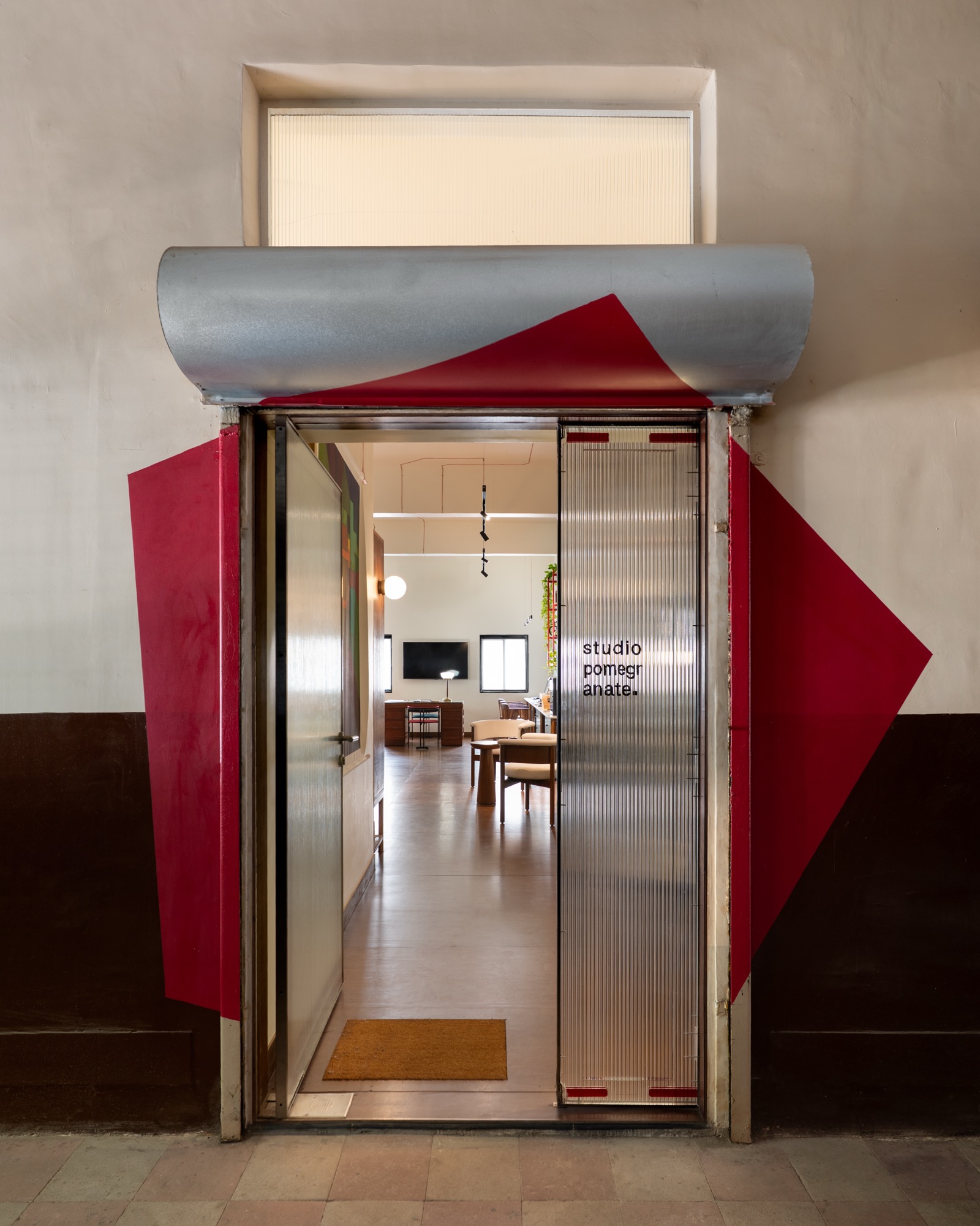 Studio Pomegranate, Mumbai — Work spaces by Studio Pomegranate