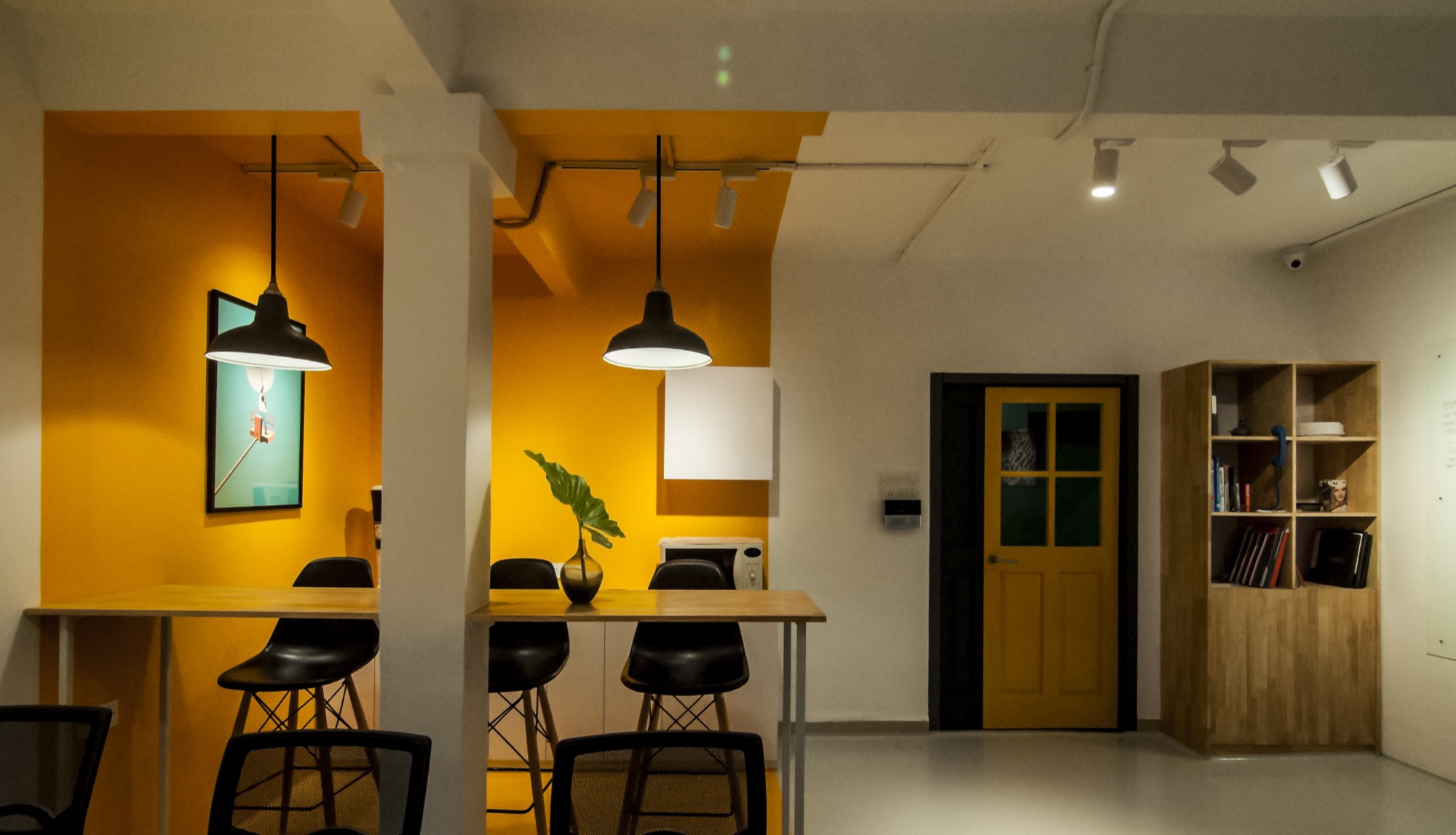 Yellow Advertising, Mumbai — Work spaces by Studio Pomegranate
