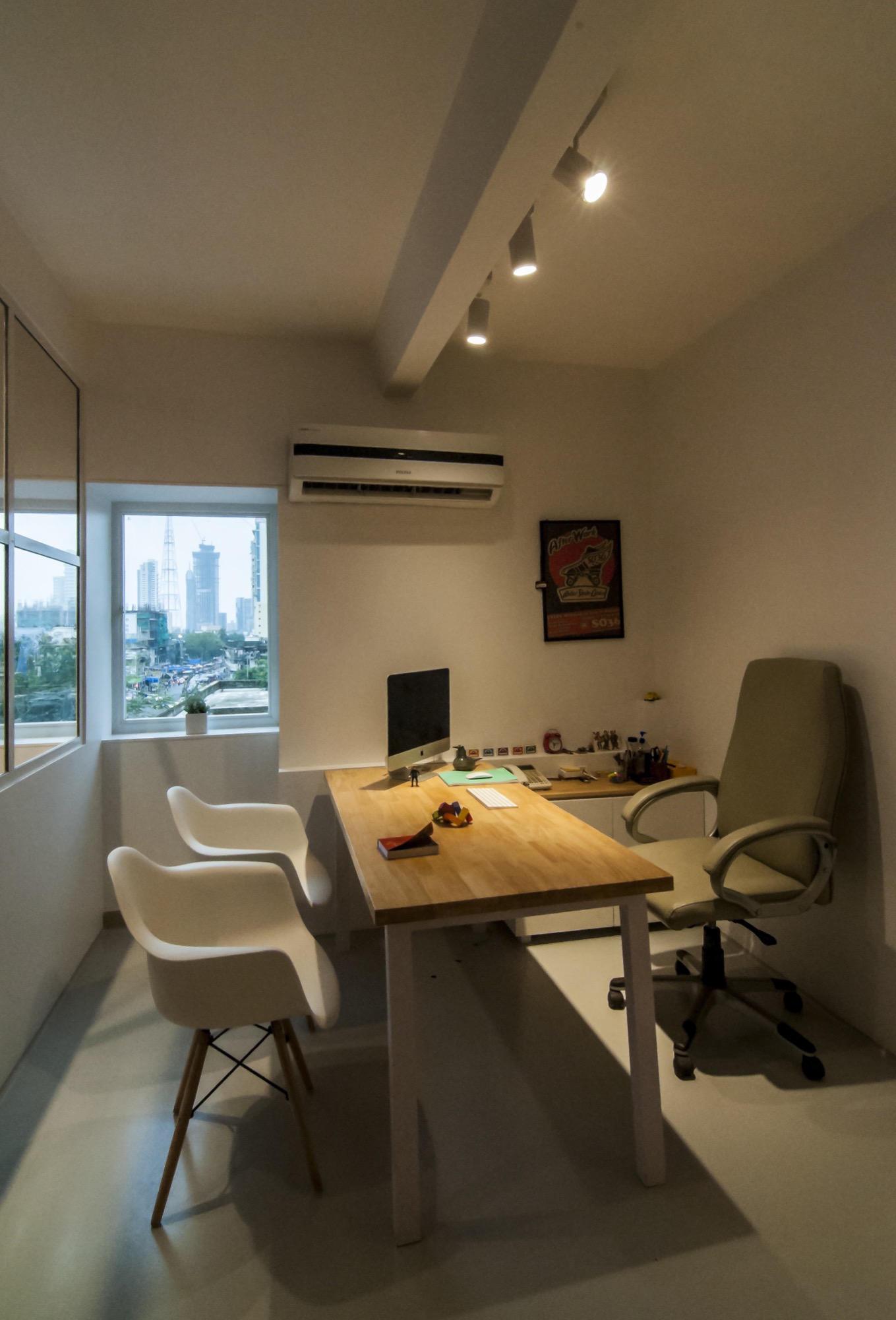 Yellow Advertising, Mumbai — Work spaces by Studio Pomegranate