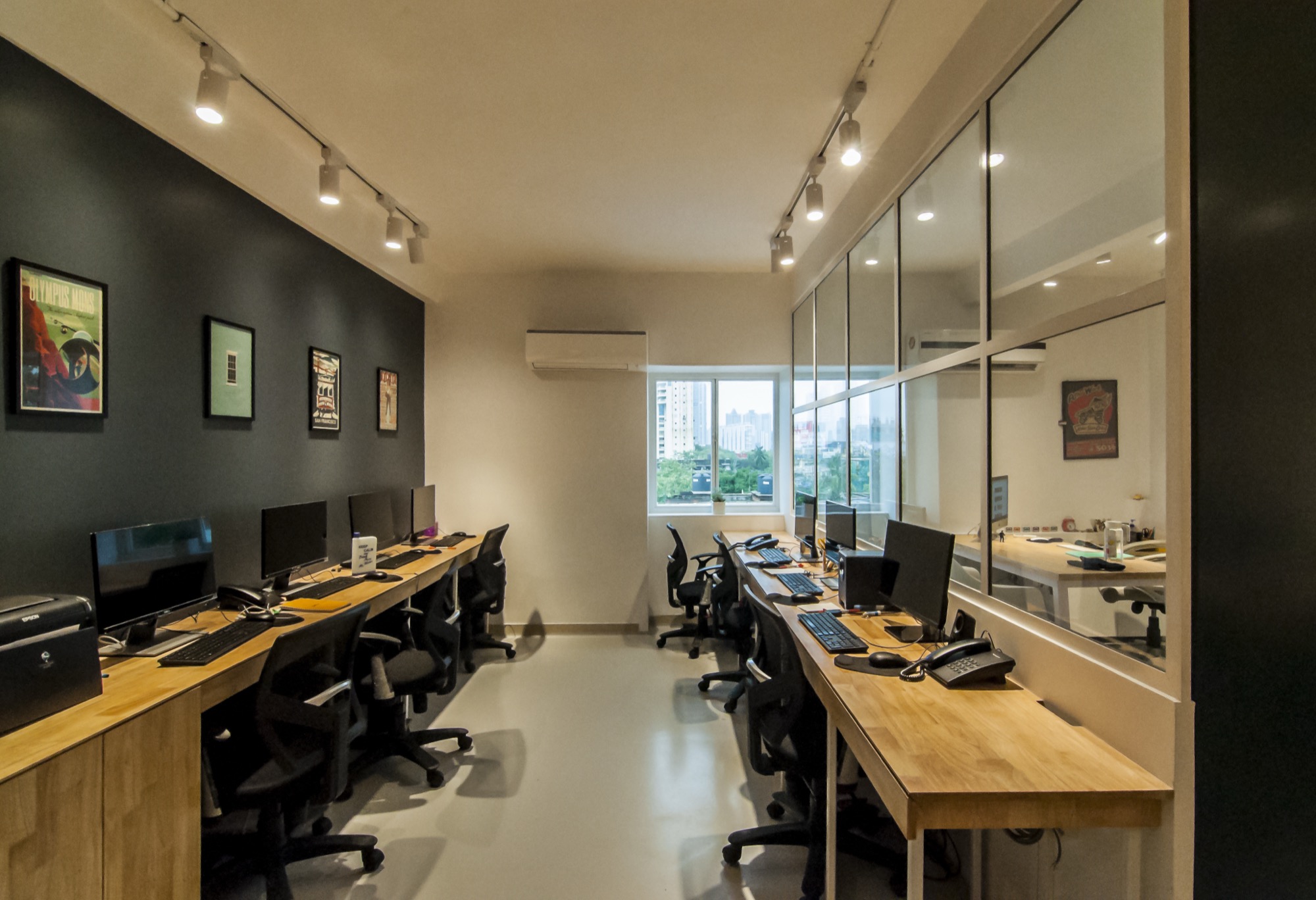 Yellow Advertising, Mumbai — Work spaces by Studio Pomegranate