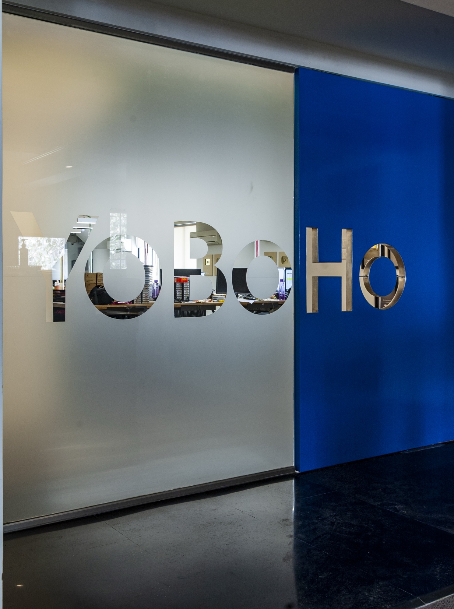 YoBoHo media office, Mumbai — Work spaces by Studio Pomegranate
