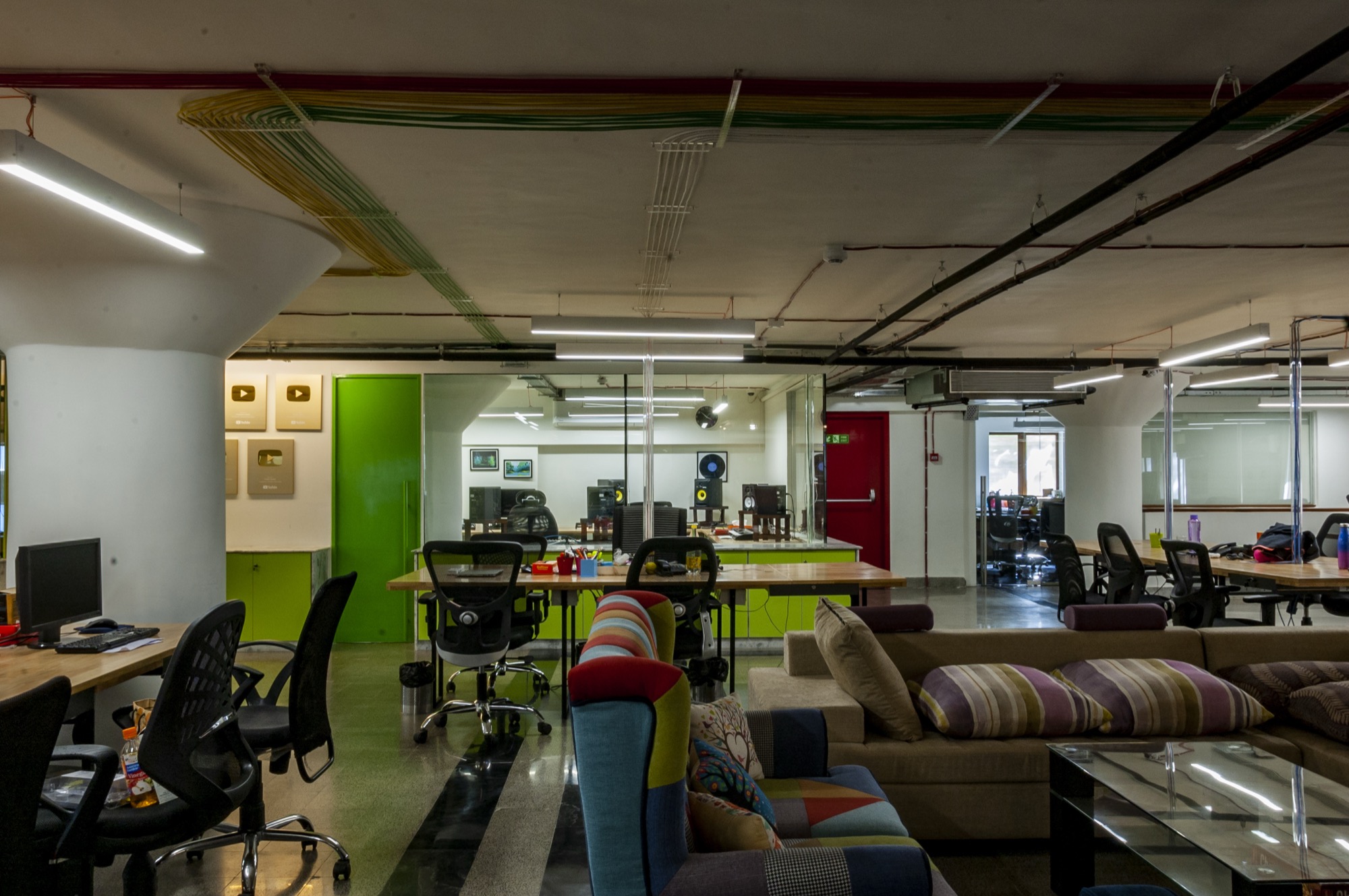 YoBoHo media office, Mumbai — Work spaces by Studio Pomegranate